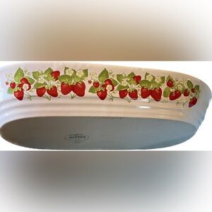 🎁 Vintage Action Strawberry Stoneware Cookware